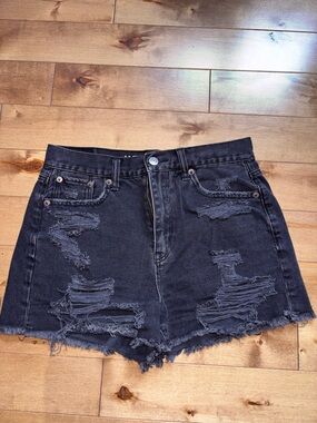 American Eagle Mom shorts - High-Waist Distressed Black Denim Shorts size 2